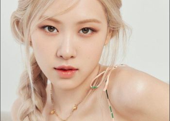 Rose tết tóc đuôi sam