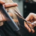 tự cắt tóc có hậu quả gì