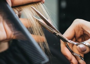 tự cắt tóc có hậu quả gì