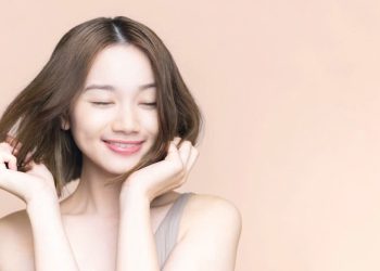 Cách cắt tóc mái lệch 3/7 nữ