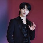 Dino (Seventeen) lạnh lùng, cuốn hút với kiểu tóc Comma Mullet