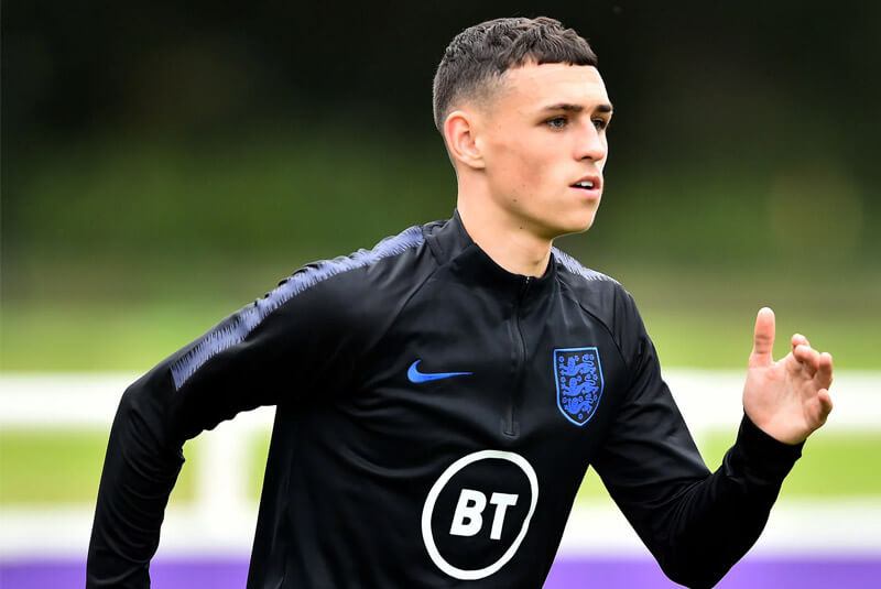 Kiểu tóc Gazza giúp cầu thủ Phil Foden vô cùng nam tính nổi bật