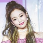 Jennie (Blackpink) xinh xắn, đáng yêu trong kiểu tóc đuôi ngựa, nửa đầu