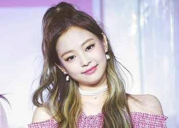 Jennie (Blackpink) xinh xắn, đáng yêu trong kiểu tóc đuôi ngựa, nửa đầu